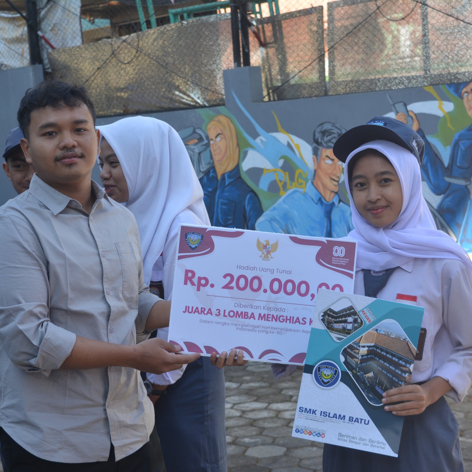 Meriah dan Penuh Semangat: SMK Islam Batu Serahkan Hadiah Lomba dan Apresiasi PASKIBRA